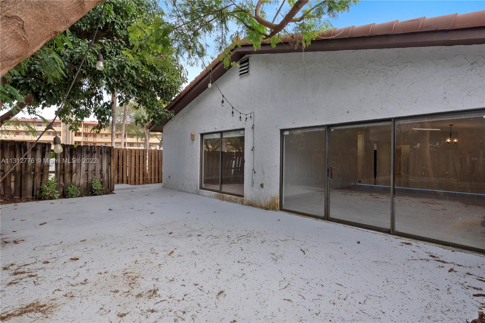 VILLAS ON THE GREEN - Residential Lease