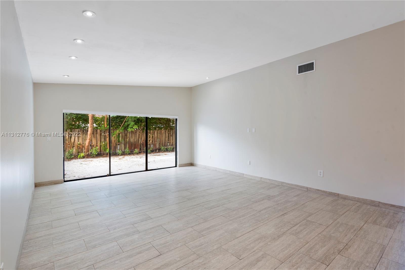VILLAS ON THE GREEN - Residential Lease