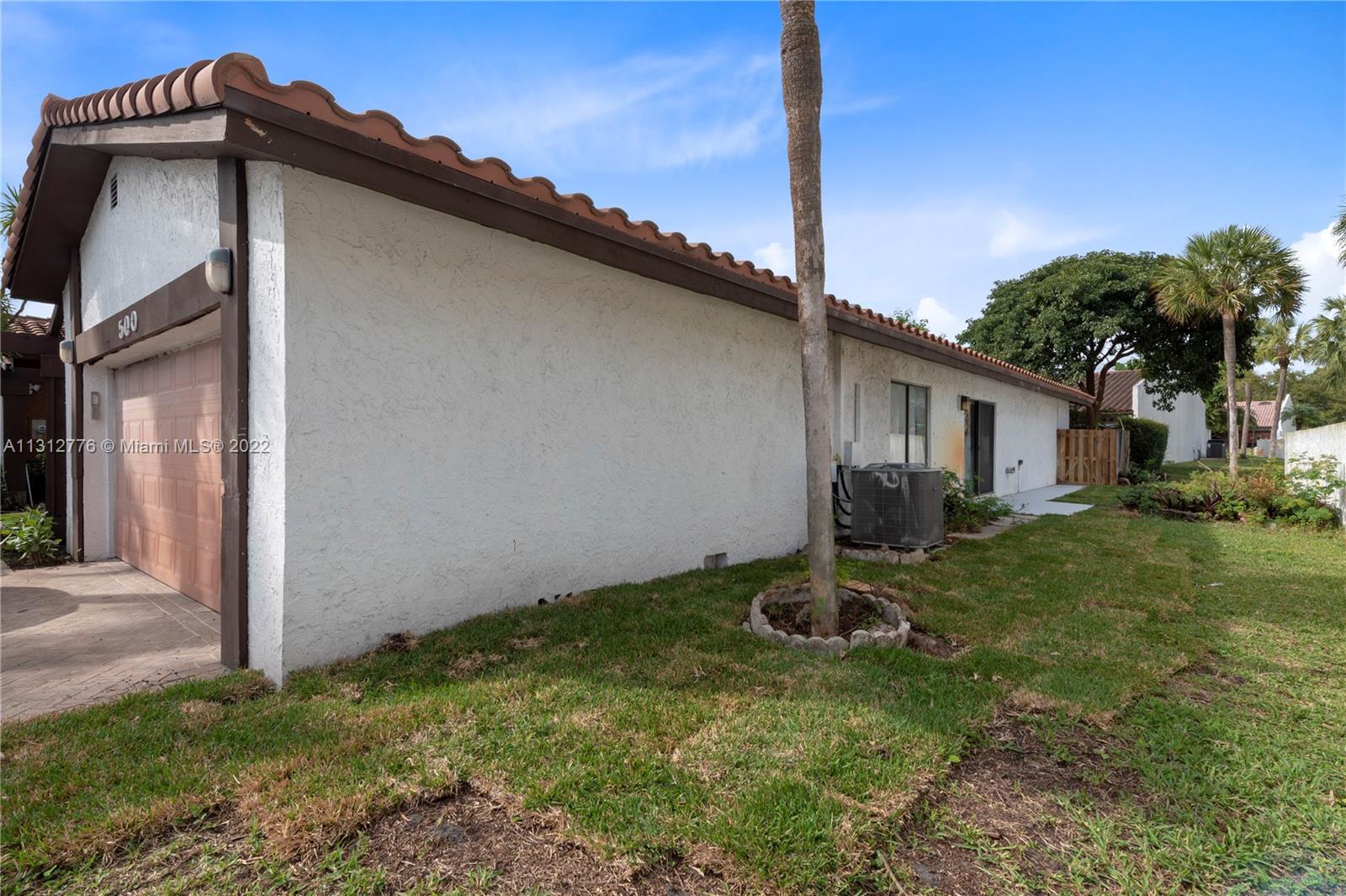 VILLAS ON THE GREEN - Residential Lease