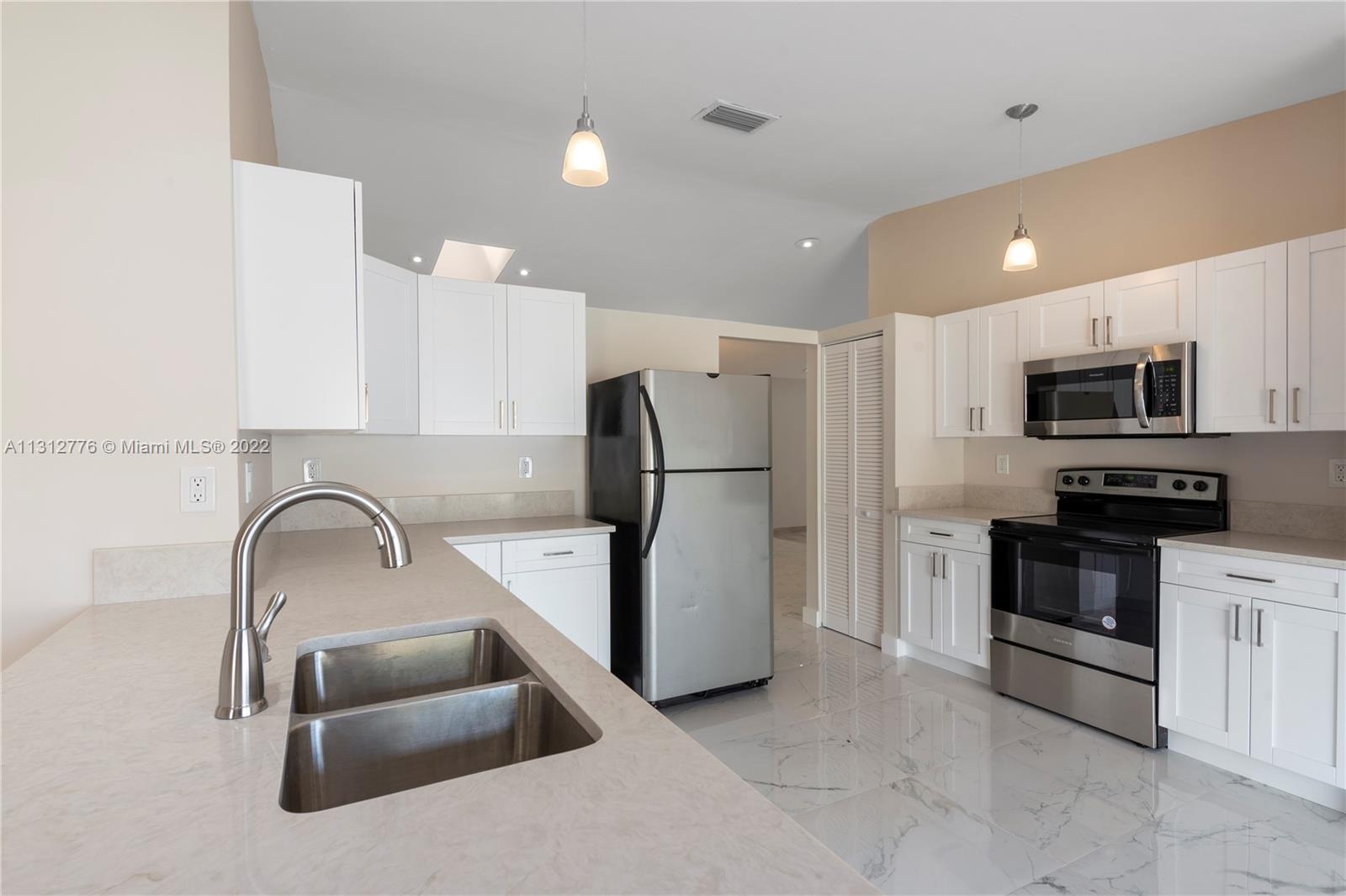 VILLAS ON THE GREEN - Residential Lease
