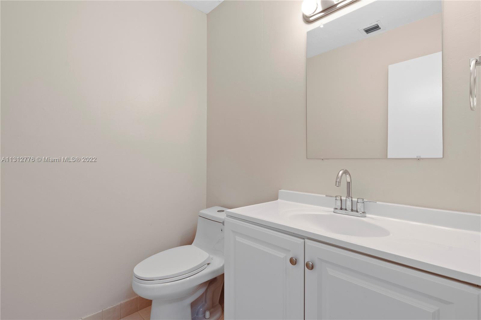 VILLAS ON THE GREEN - Residential Lease