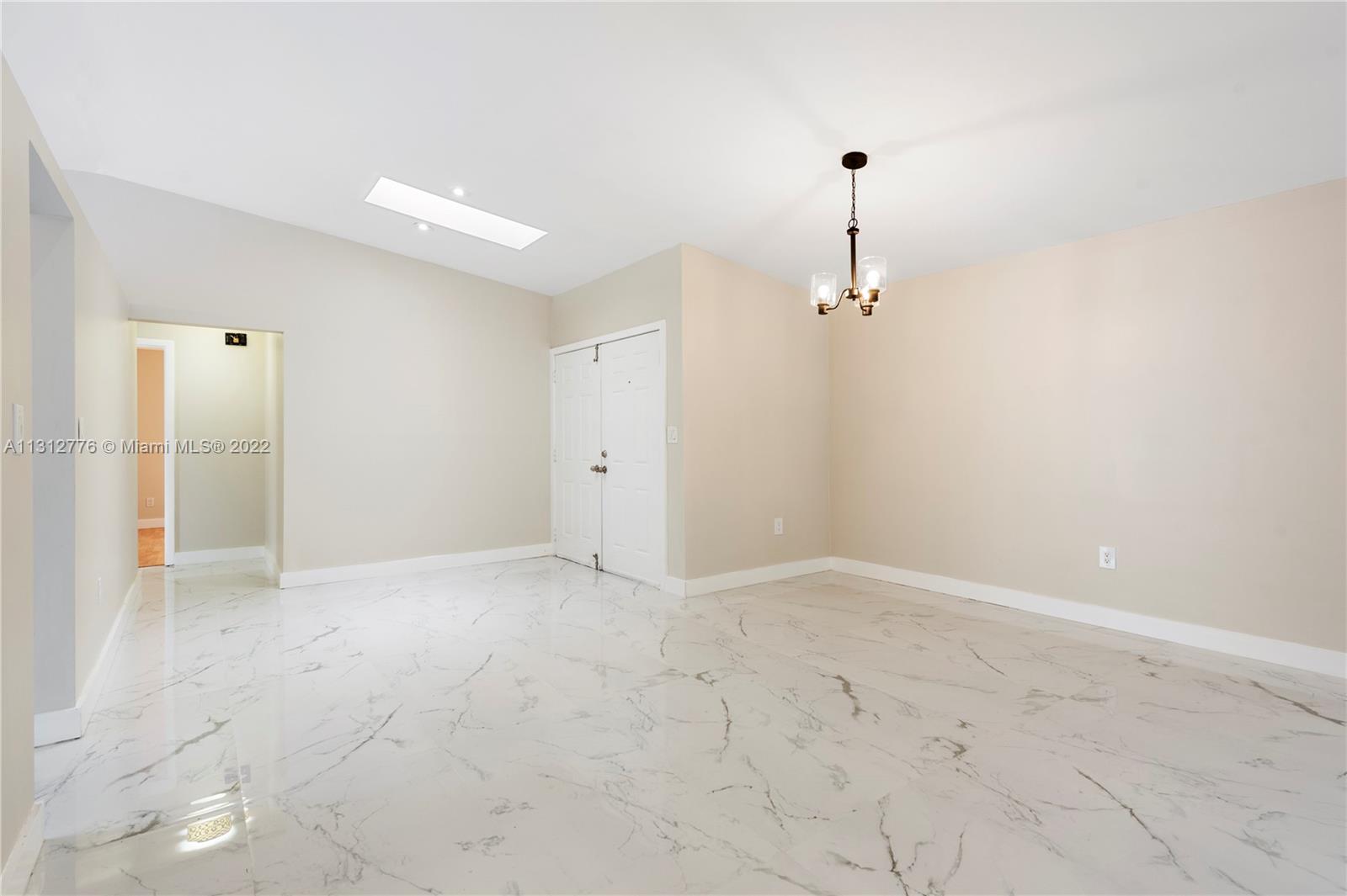 VILLAS ON THE GREEN - Residential Lease