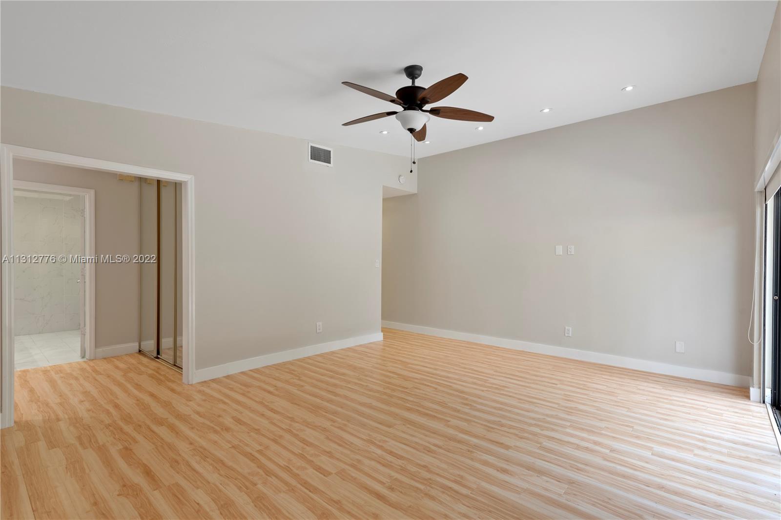 VILLAS ON THE GREEN - Residential Lease