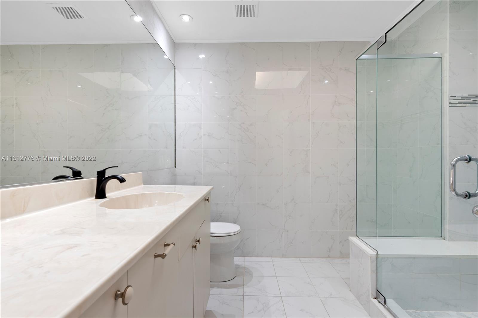 VILLAS ON THE GREEN - Residential Lease