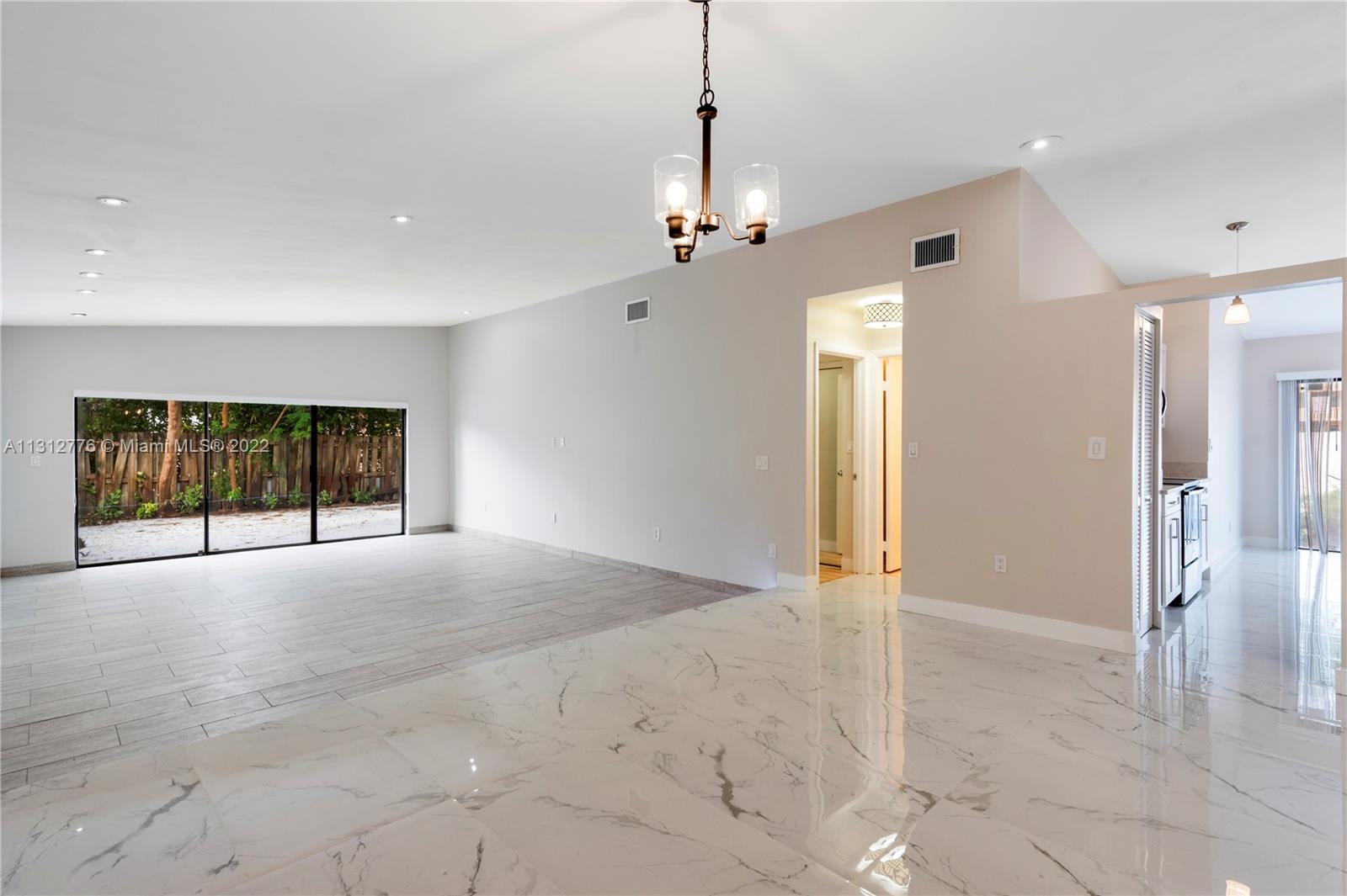VILLAS ON THE GREEN - Residential Lease