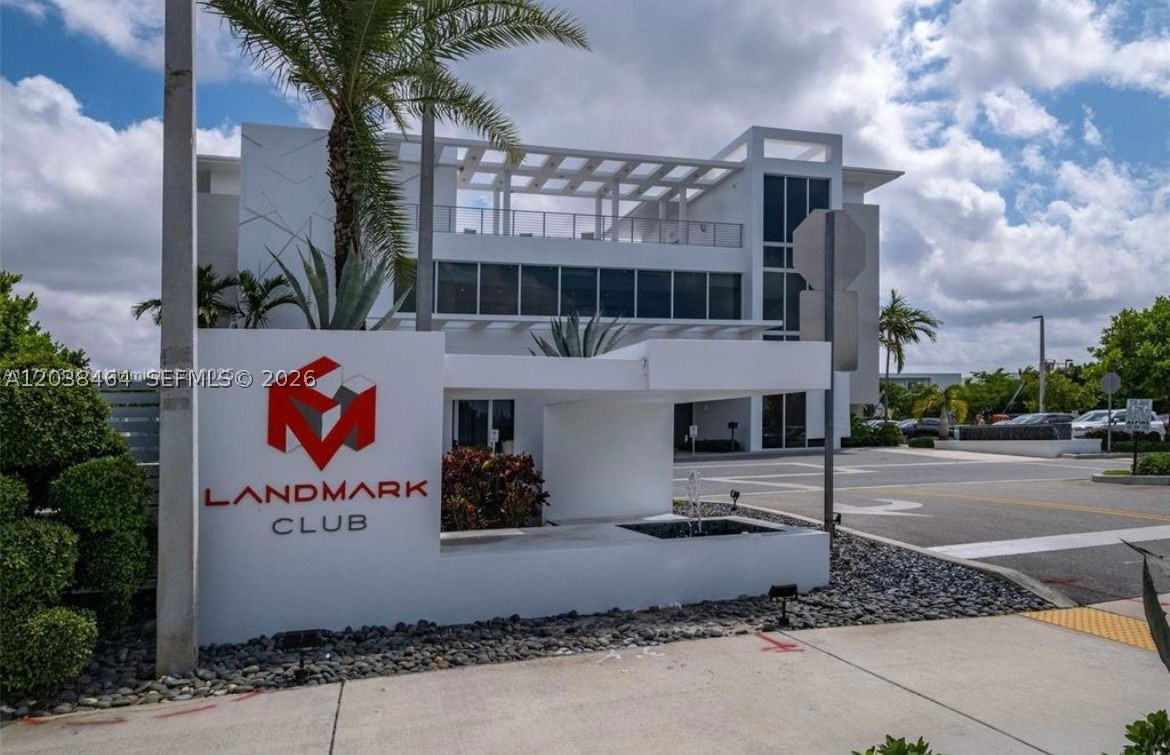 LANDMARK AT DORAL - Residential Lease