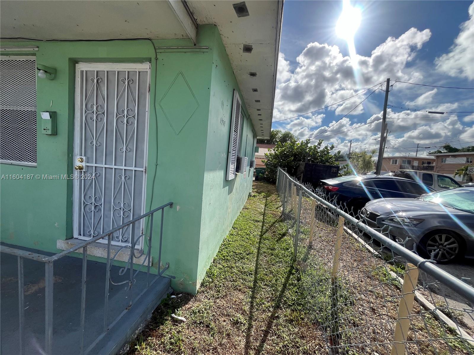 Charming 1 bedroom 1 bathroom in up-and-coming area. Property is fenced in with large back yard.  Unit is clean and ready for move in. Only $1000 security deposit and first month to move in. $2400. Rapid approval. Move in today!