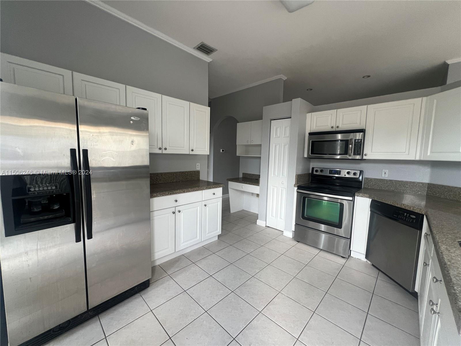 LAKES BY THE BAY SEC 8 - Residential Lease