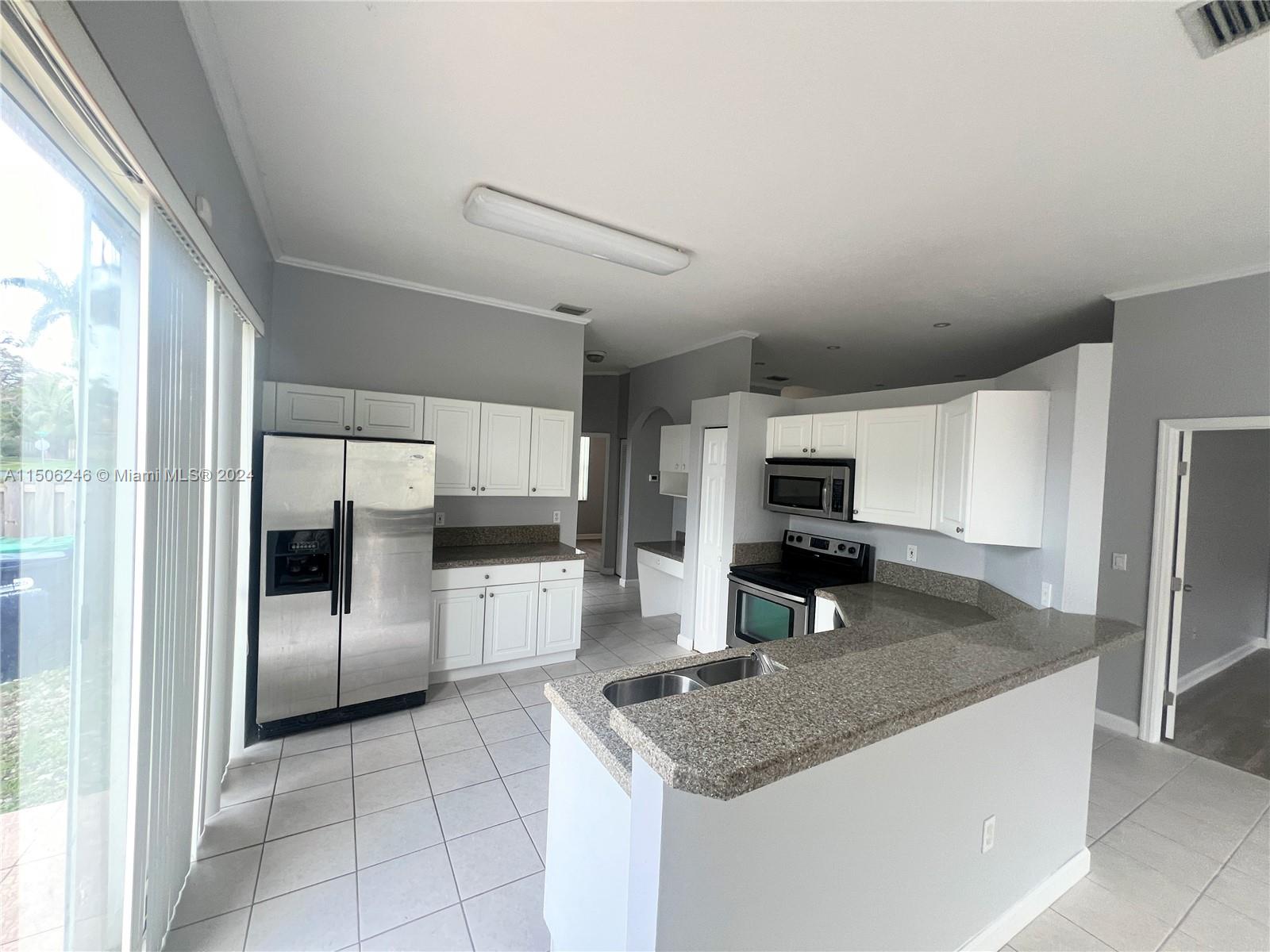 LAKES BY THE BAY SEC 8 - Residential Lease