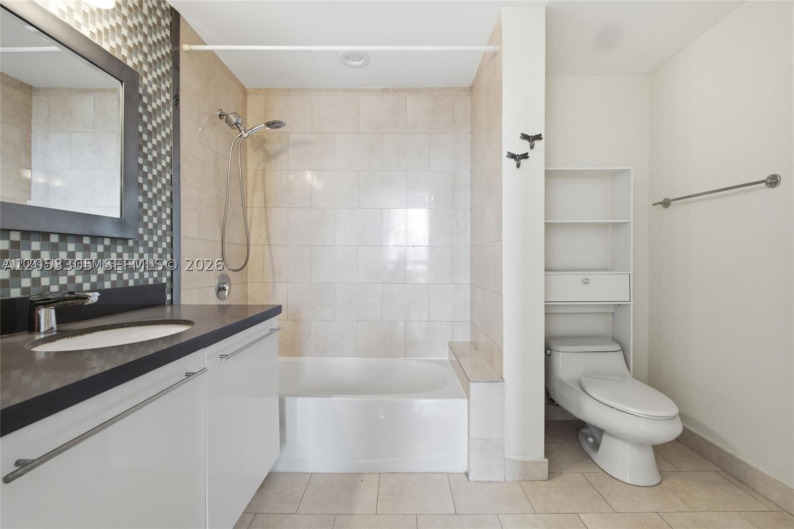 IVY CONDO - Residential