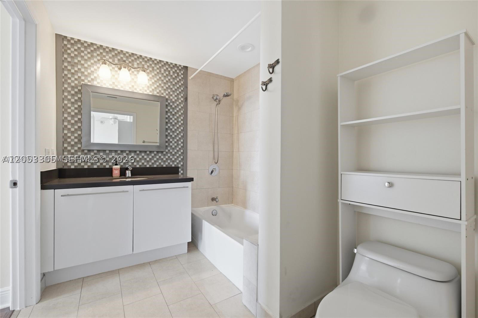 IVY CONDO - Residential