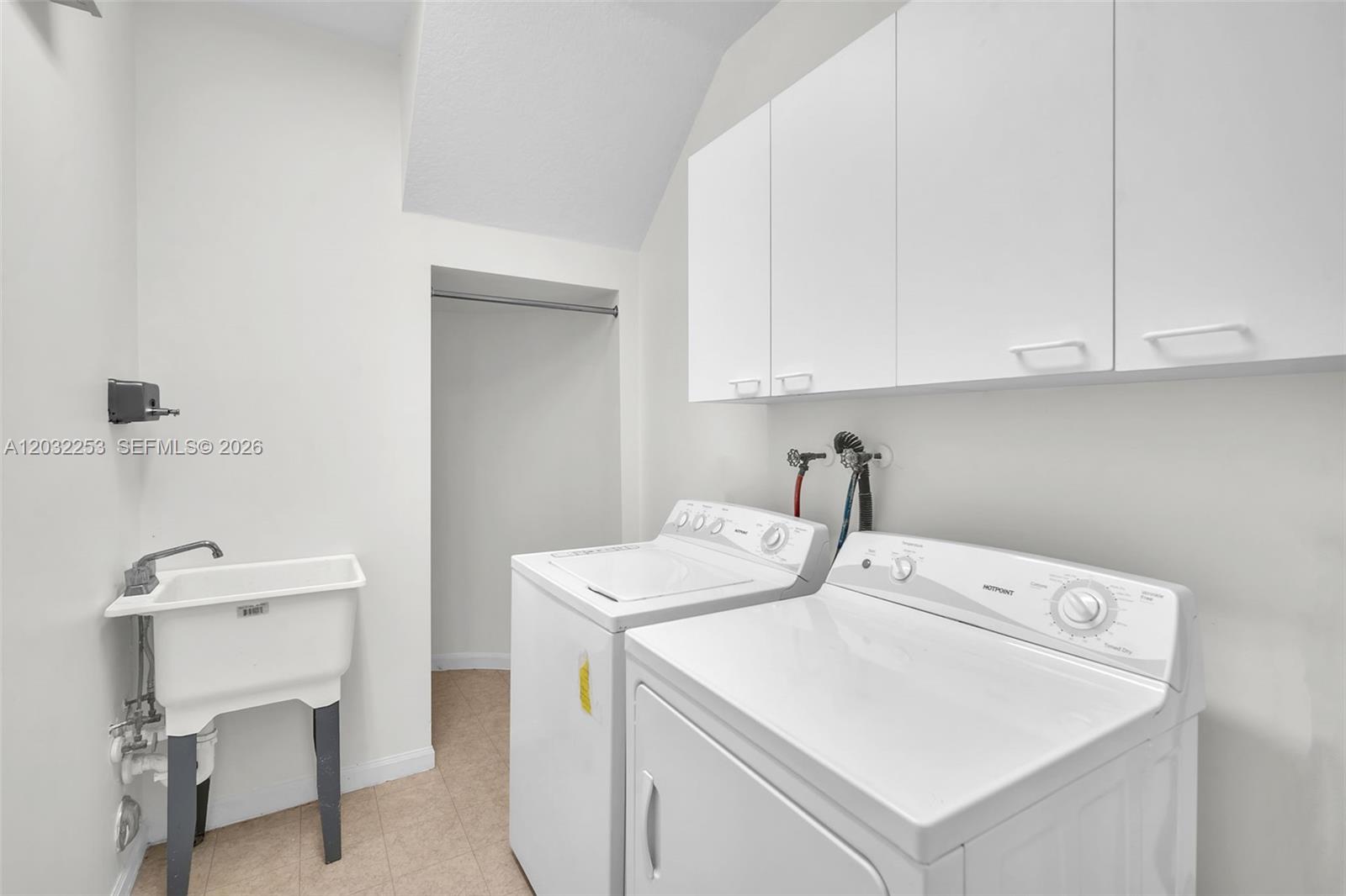 TOWNGATE - Residential Lease