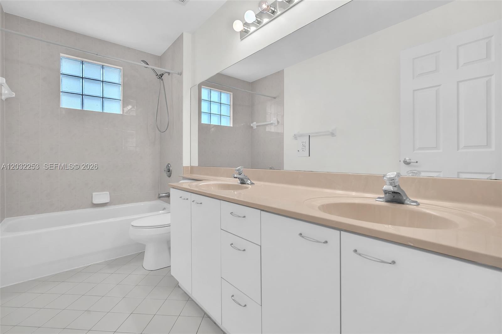 TOWNGATE - Residential Lease