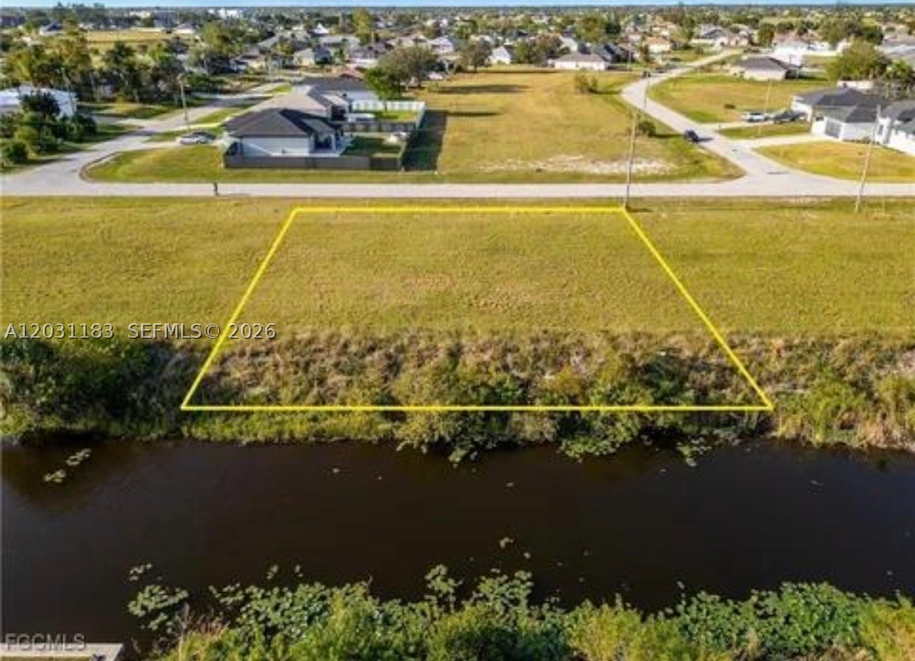 An excellent opportunity to acquire a residential lot with beautiful canal views in one of Cape Coral's fastest-growing areas. This property offers the ideal space to build your dream home or make a long-term investment in Southwest Florida’s dynamic real estate market. Enjoy the tranquility and beauty provided by the canal view. Located in an area of constant development, this lot combines a prime location, appreciation potential, and an attractive canal-front setting. Don't miss this chance to invest in a waterfront-view property in one of Florida's most desirable communities. Jet skis, Kayaks allowed. Buyer to verify utility availability and connection status.