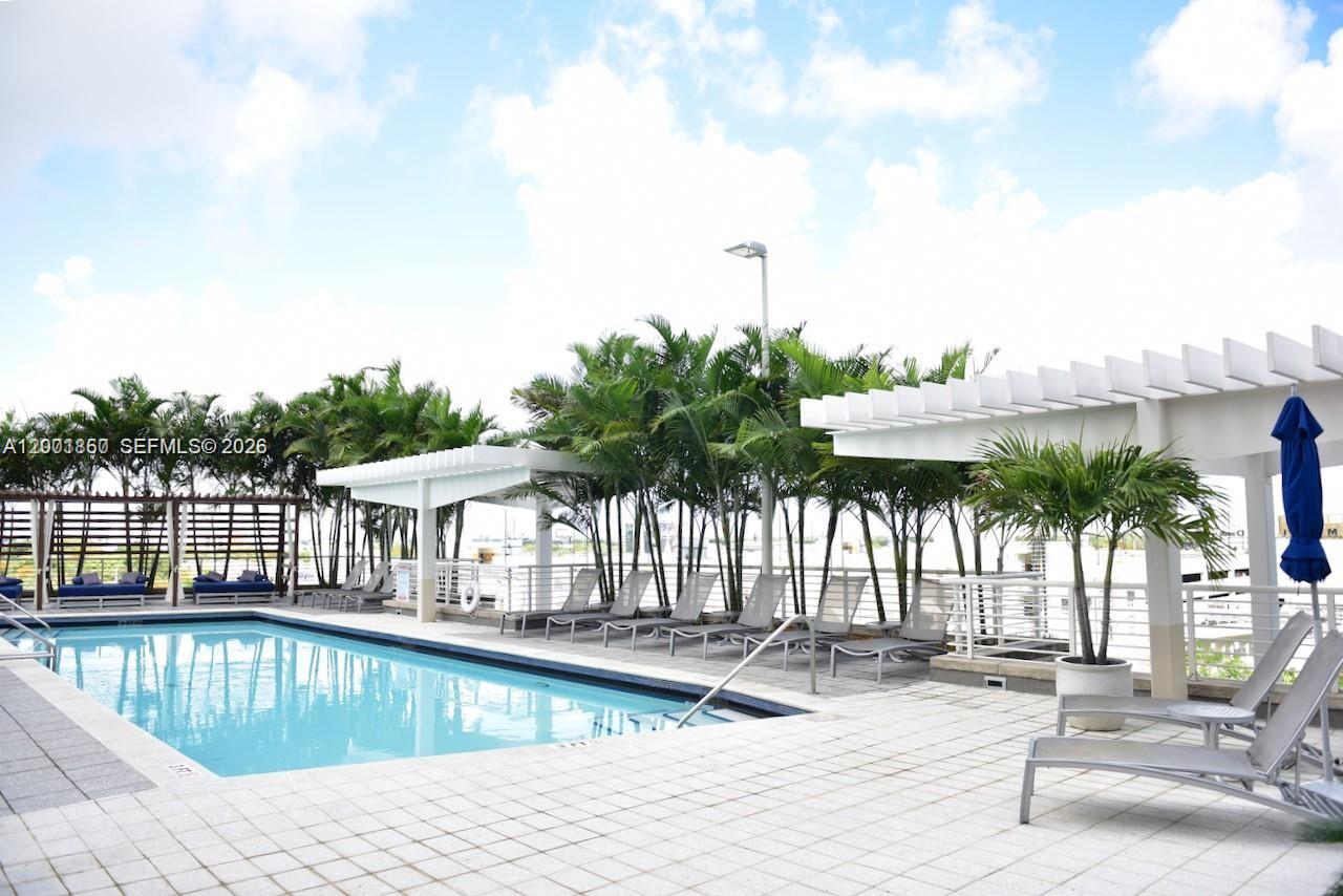 MIDBLOCK MIAMI CONDO - Residential