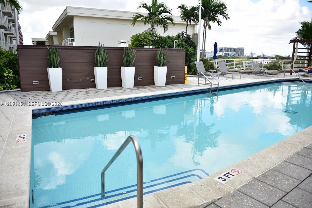 MIDBLOCK MIAMI CONDO - Residential
