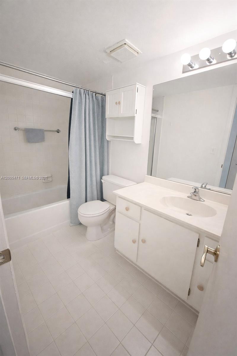 ISLES OF INVERRARY I COND - Residential