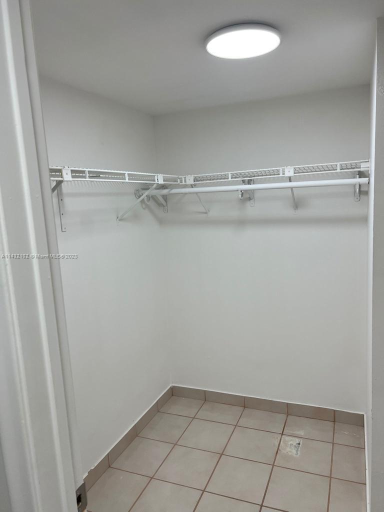 LAKEVIEW OF THE CALF CLUB - Residential Lease