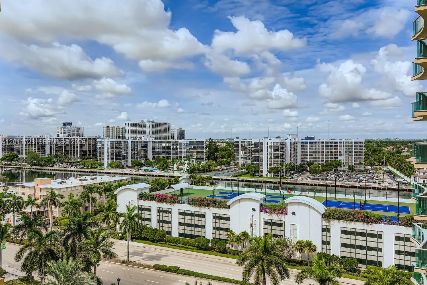 WAVE CONDO - Residential