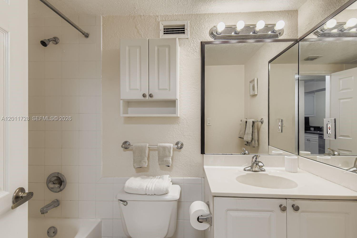 WAVE CONDO - Residential
