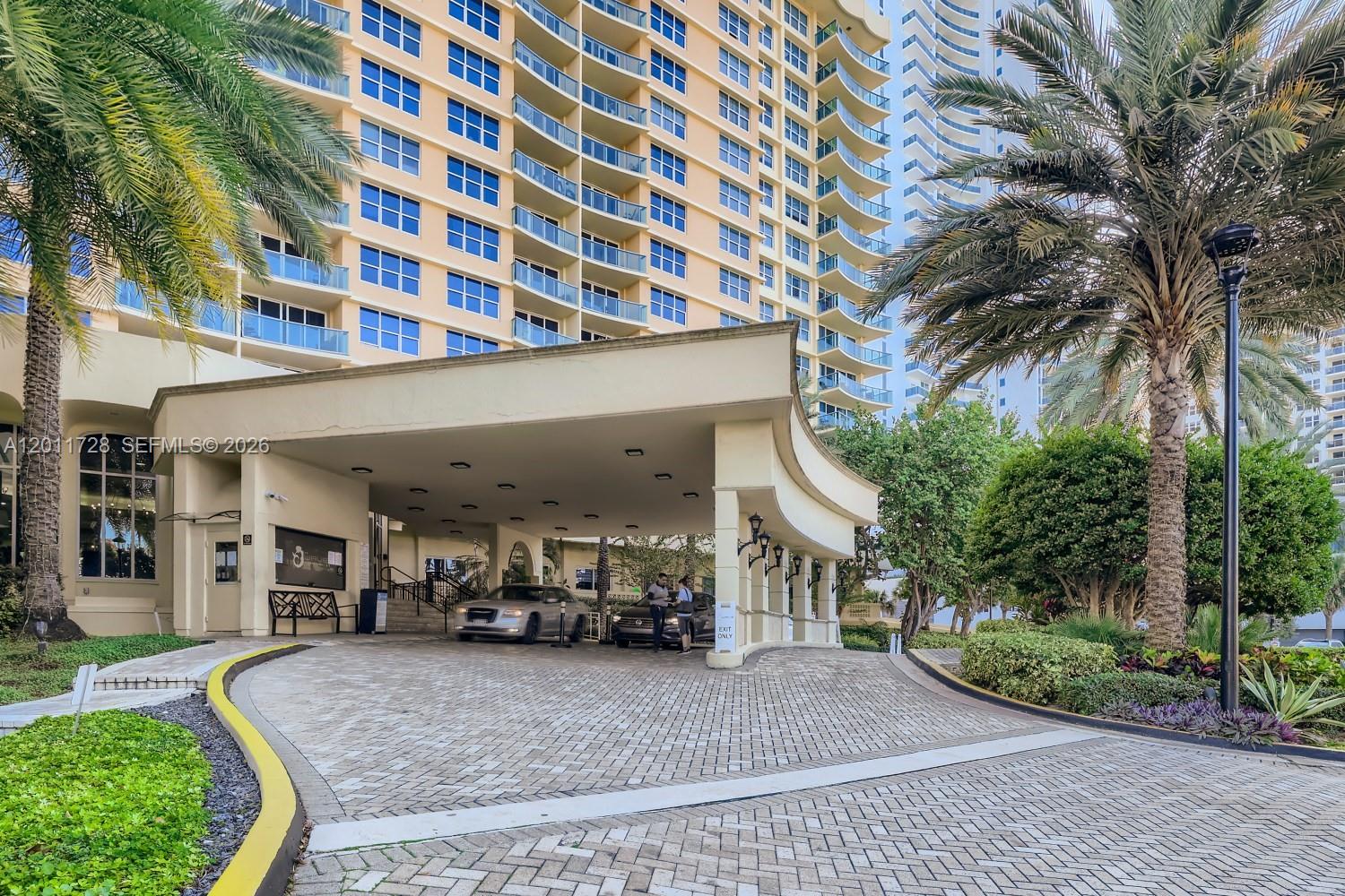 WAVE CONDO - Residential