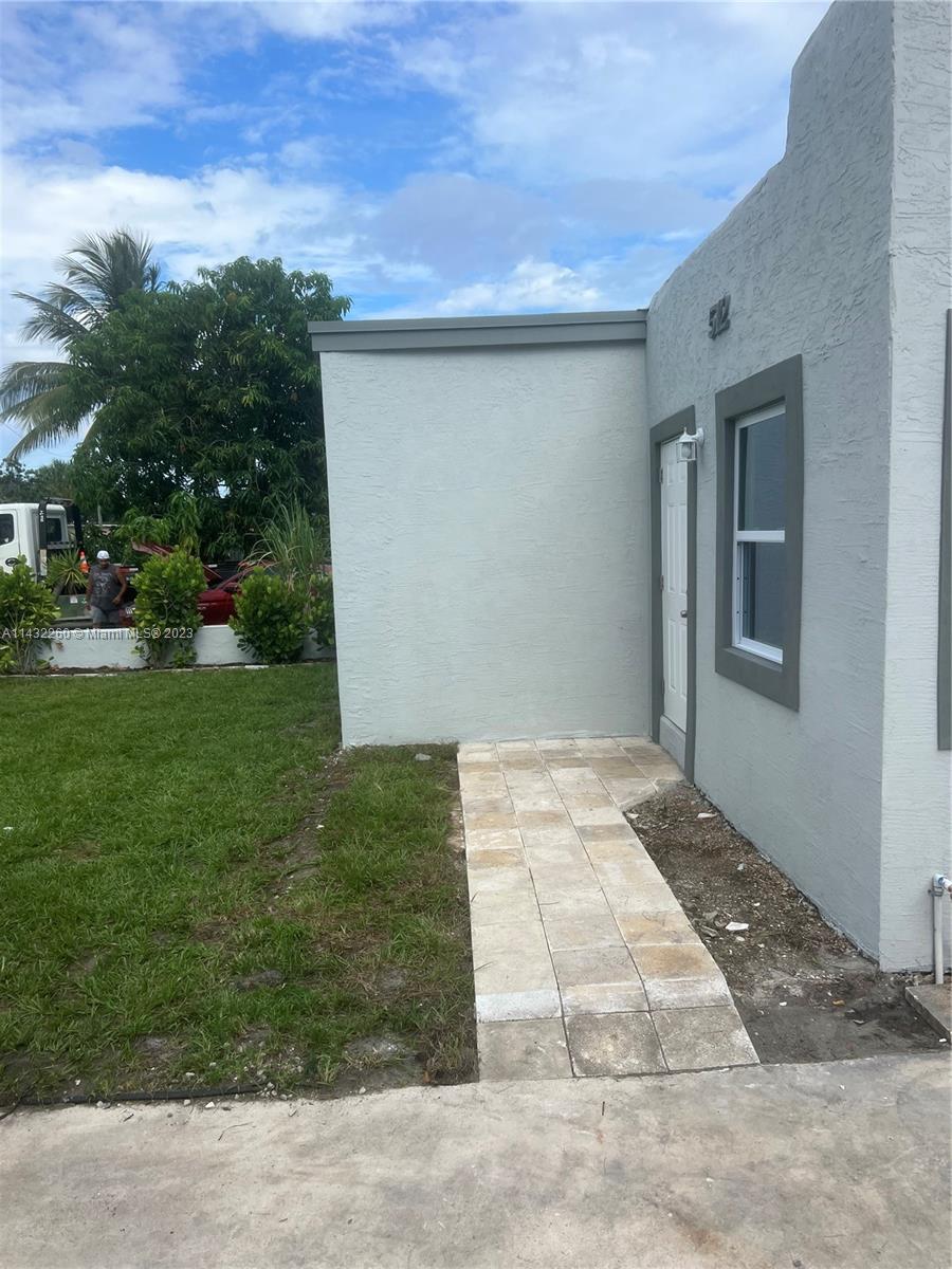 COLONIAL ESTATES - Residential Lease