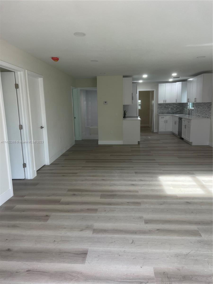 COLONIAL ESTATES - Residential Lease
