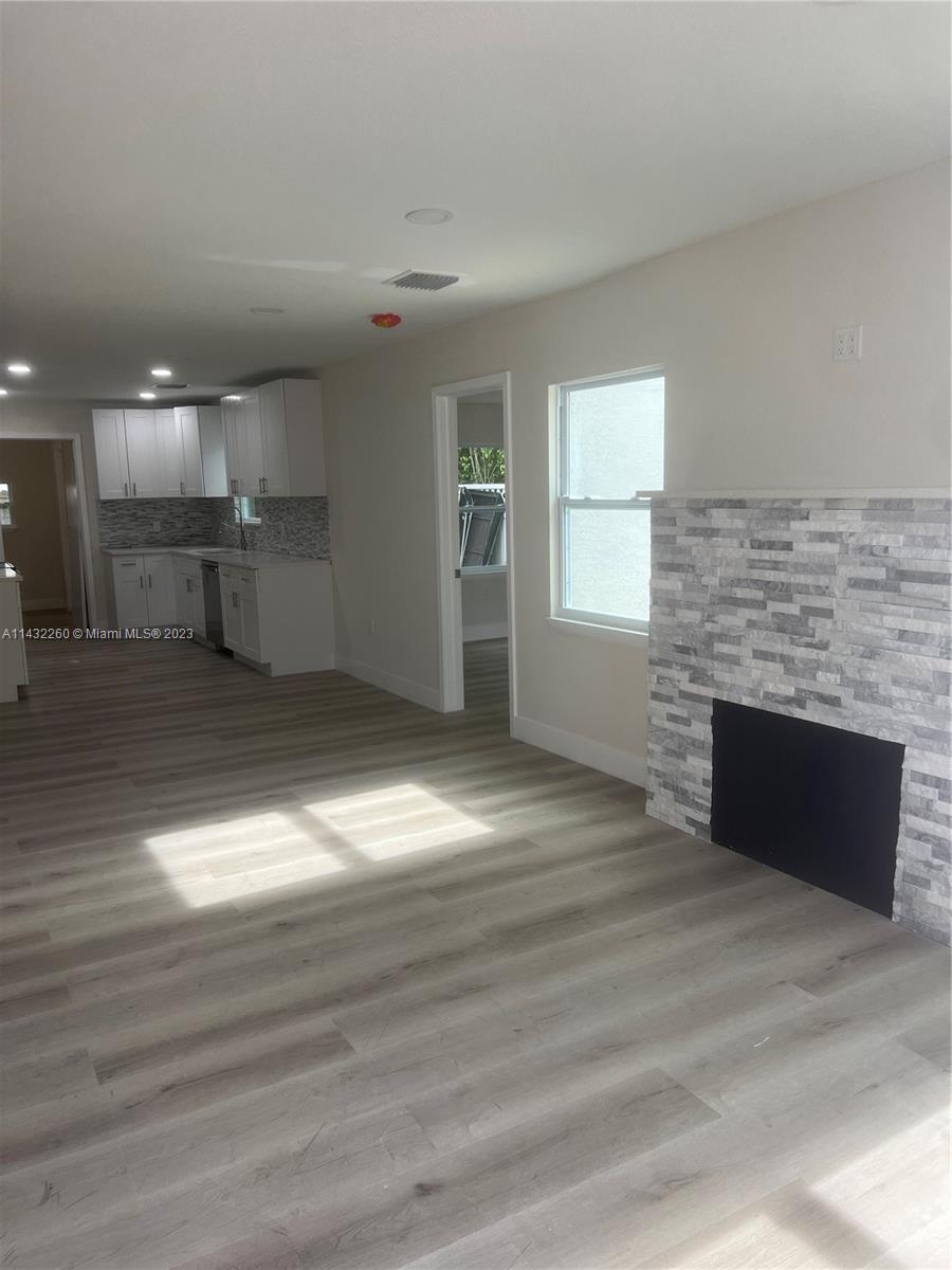 COLONIAL ESTATES - Residential Lease