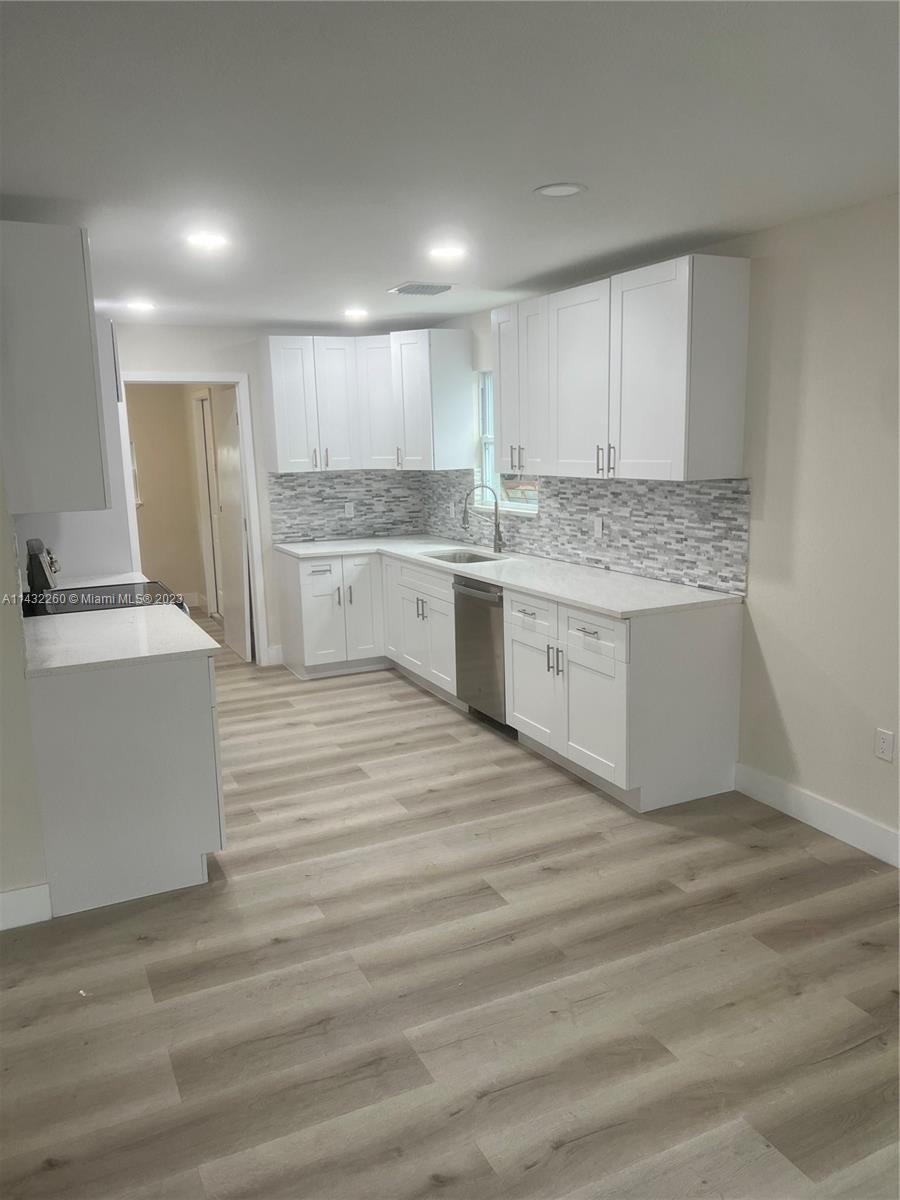 COLONIAL ESTATES - Residential Lease