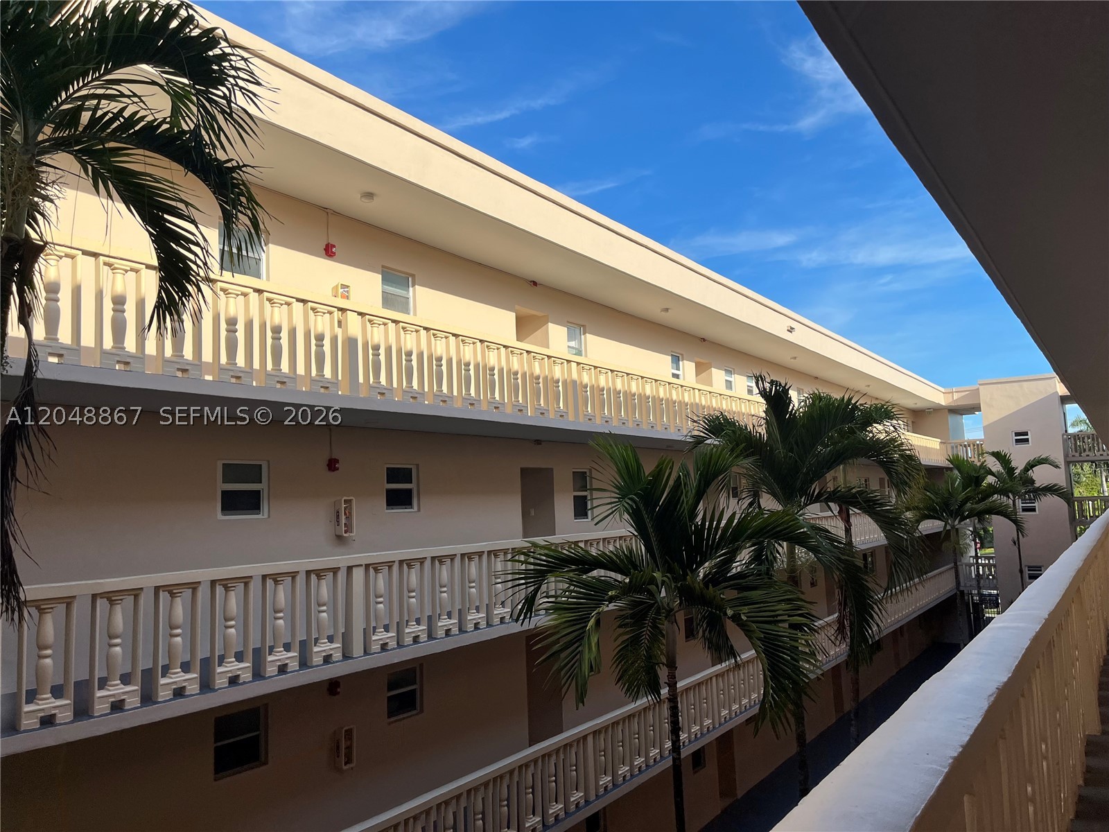 FOURTH GULFSTREAM GARDEN - Residential