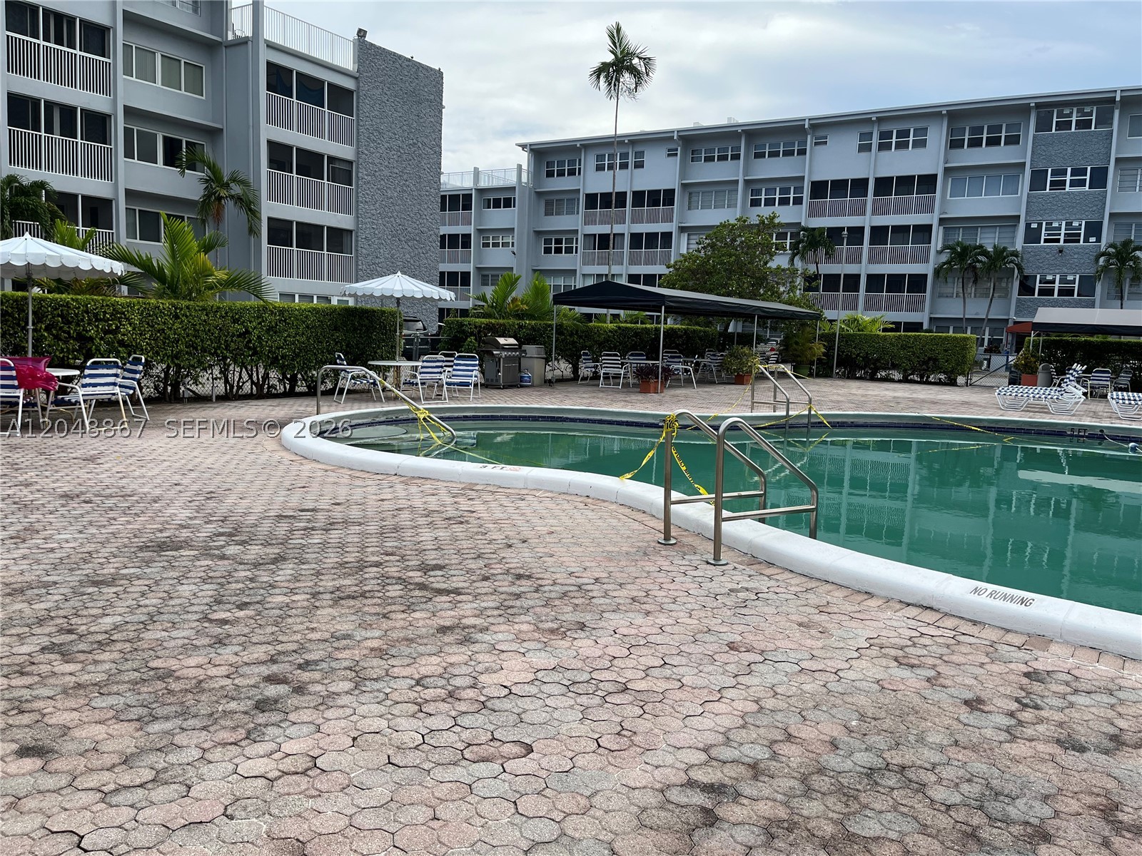 FOURTH GULFSTREAM GARDEN - Residential