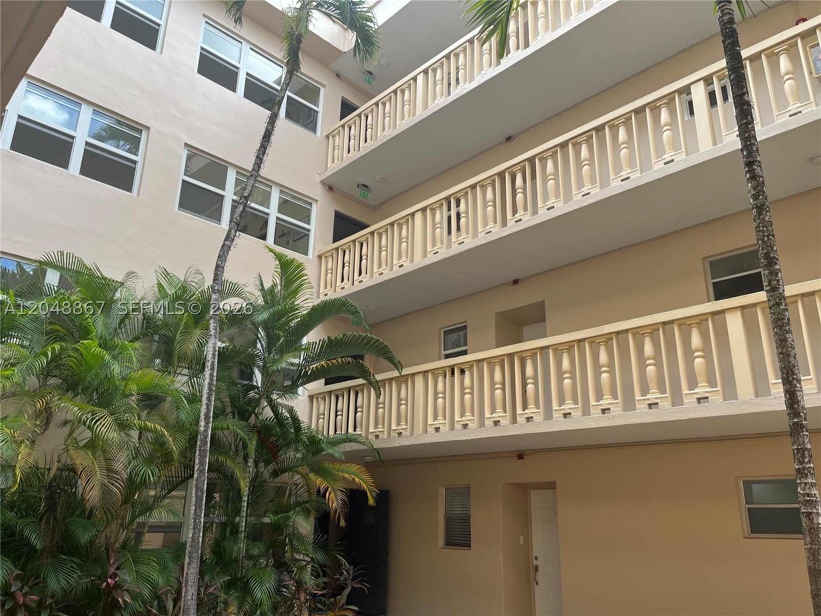 FOURTH GULFSTREAM GARDEN - Residential