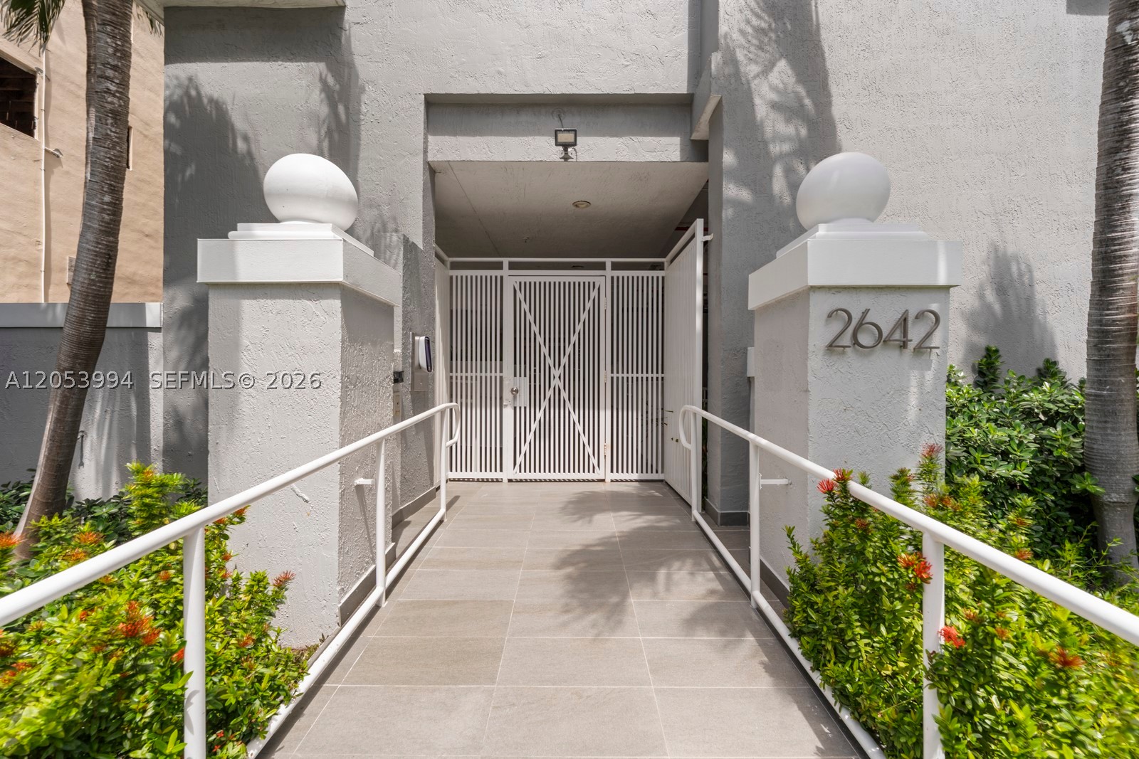 CAPOMAR CONDO - Residential
