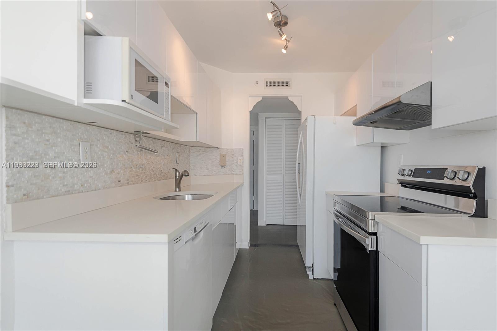 WEST BAY PLAZA CONDO - Residential