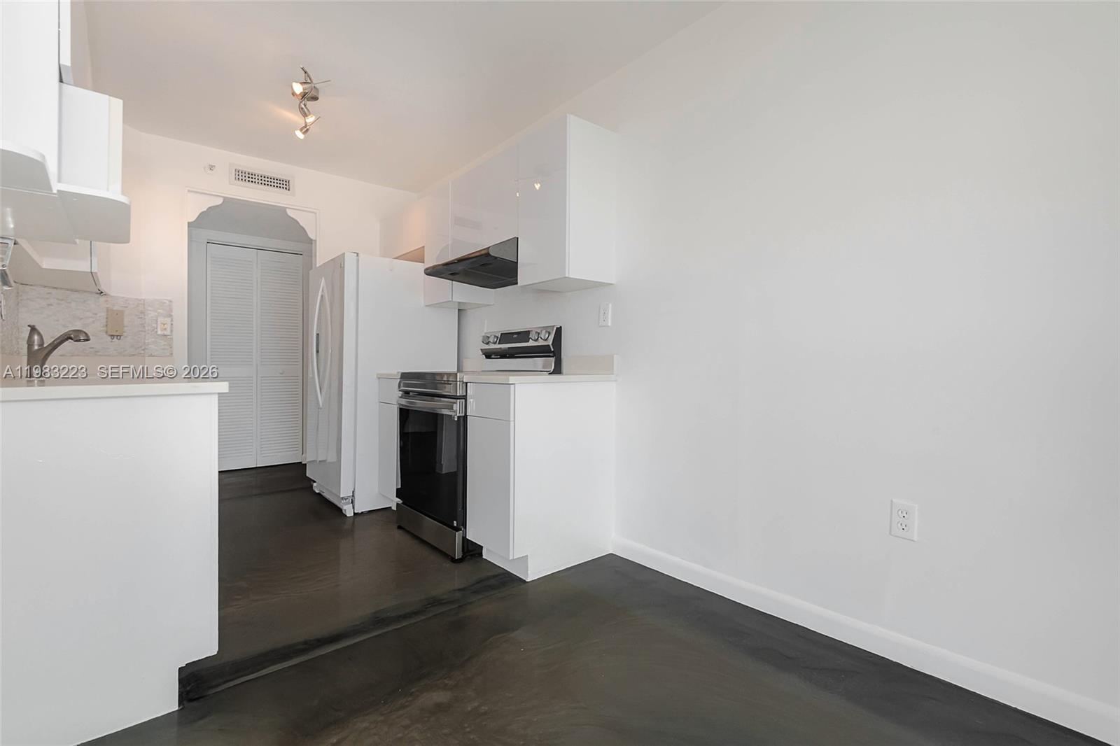 WEST BAY PLAZA CONDO - Residential