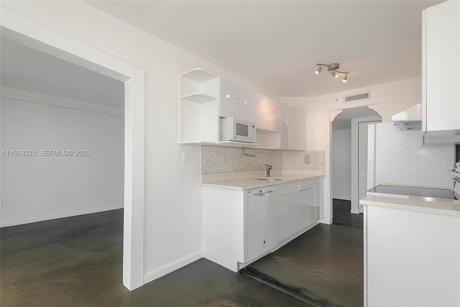 WEST BAY PLAZA CONDO - Residential