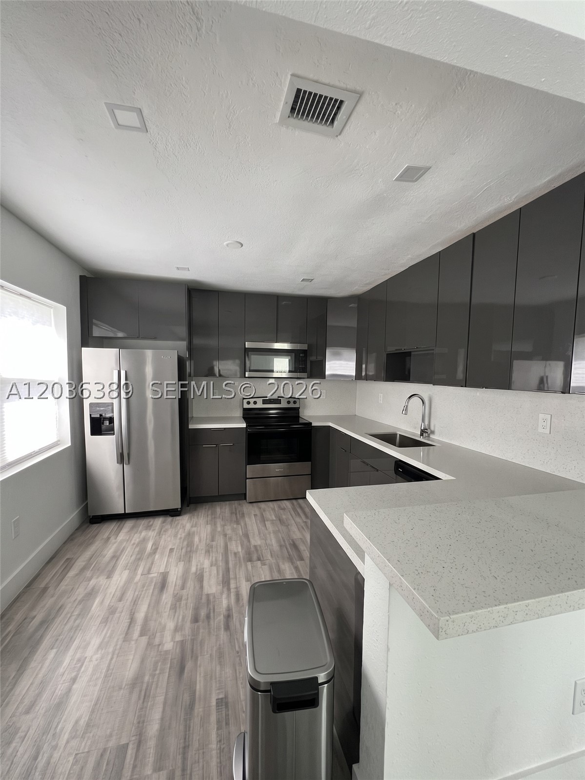 HOLLYWOOD LITTLE RANCHES - Residential Lease