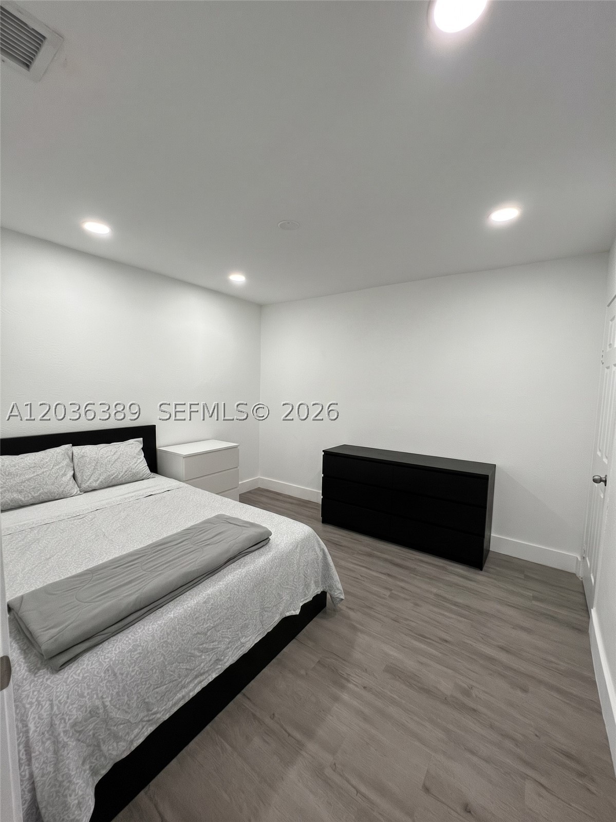 HOLLYWOOD LITTLE RANCHES - Residential Lease