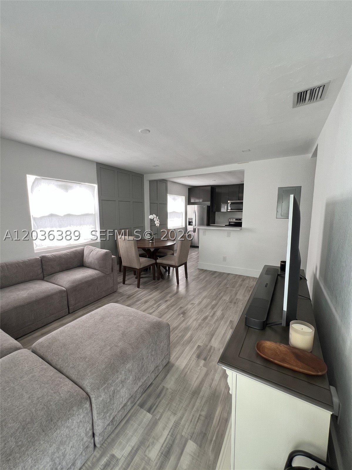 HOLLYWOOD LITTLE RANCHES - Residential Lease
