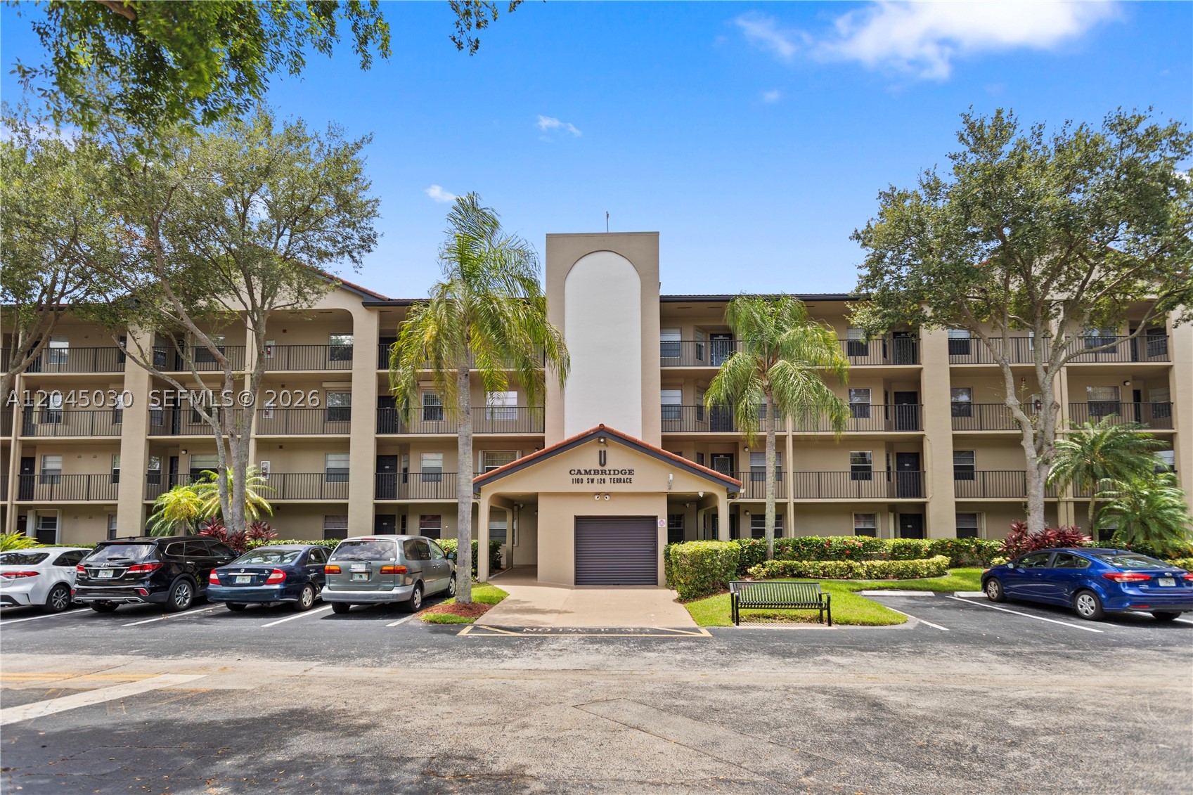*CENTURY VILLAGE*S FLORIDA PREMIER SENIOR/RETIREMENT COMMUNITY (55+) GUARD-GATED ENTRY_A-RATED AMENITIES (GOLFING, TENNIS, CLUBHOUSE WITH ON-SITE RESTUARANT, MOVIE AND CABARET THEATRE) TRANSPORTATION TO SHOPPING, APPOINTMENTS, EASY COMMUTE TO FT LAUDERDALE & MIAMI AIRPORT) ENJOY FLORIDA RESORT LIVING IN YOUR BACKYARD/FUN & SUN
UNIT HAS NEW AIR-CONDITIONING SYSTEM, AND NEW FLOORING AND REFINISHED BATHS]