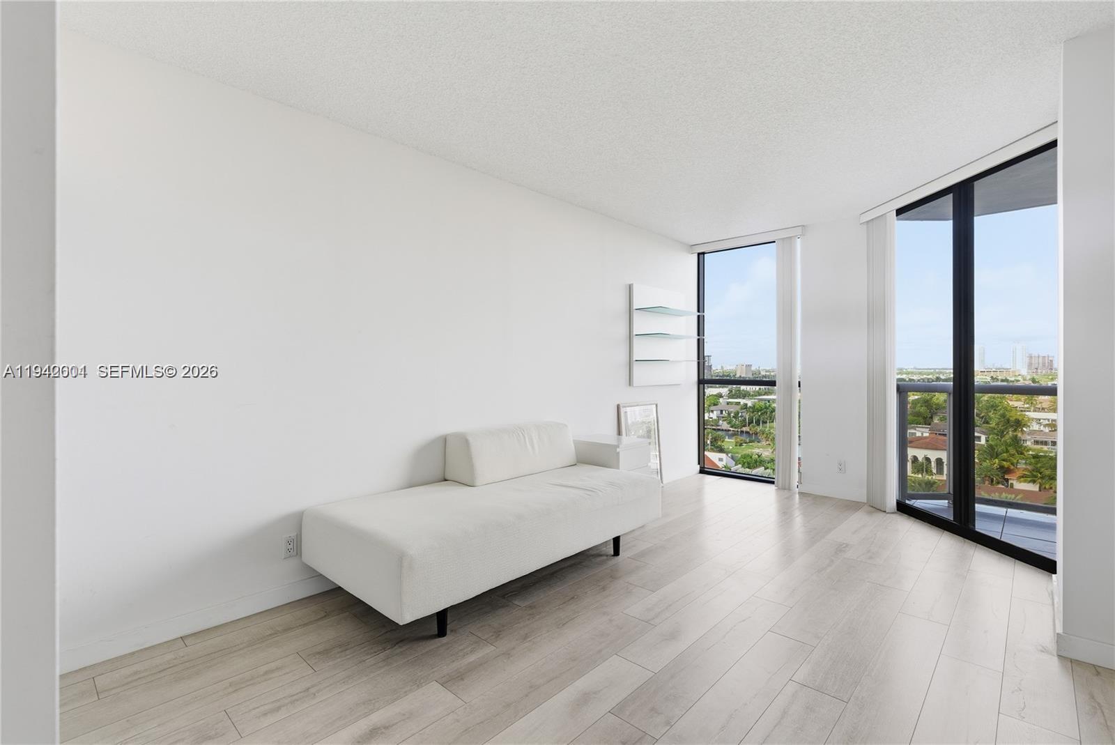 HARBOR TWS AT THE WATERWA - Residential