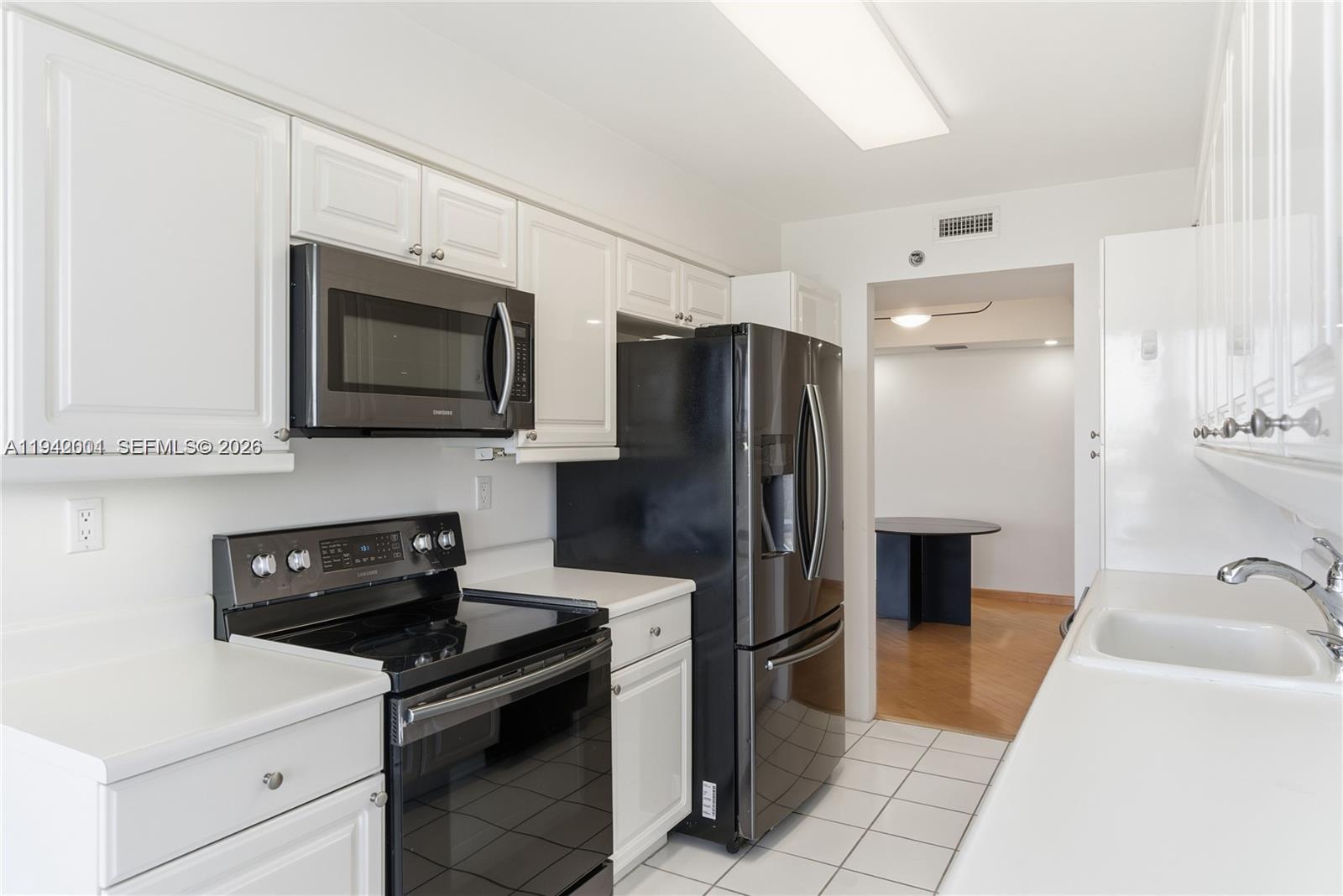 HARBOR TWS AT THE WATERWA - Residential