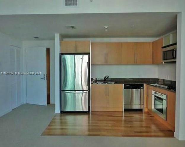 MET 1 CONDO - Residential