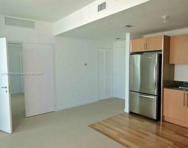 MET 1 CONDO - Residential