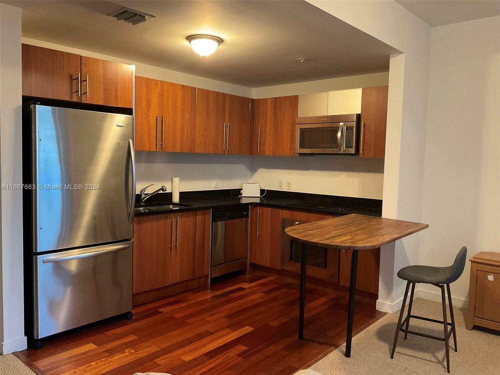 MET 1 CONDO - Residential