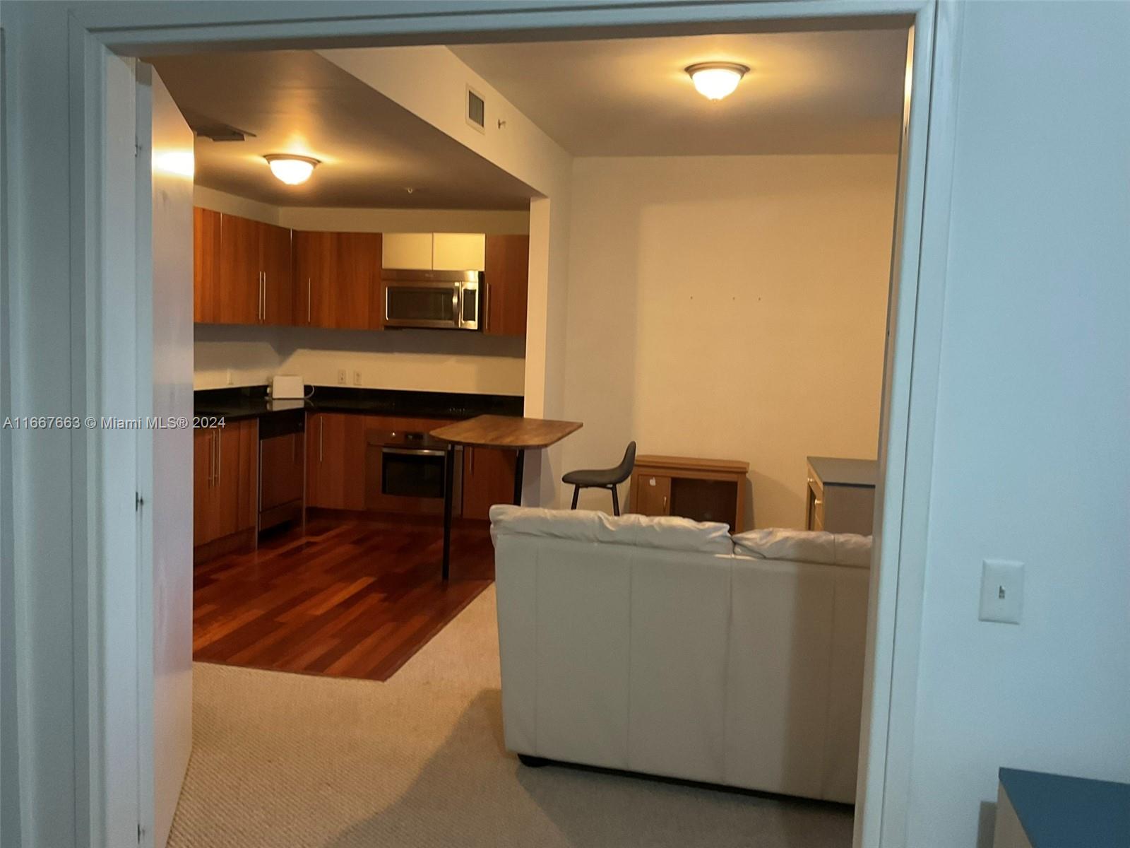MET 1 CONDO - Residential