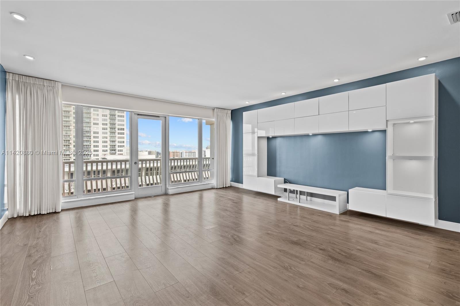OCEAN CLUB CONDO - Residential Lease