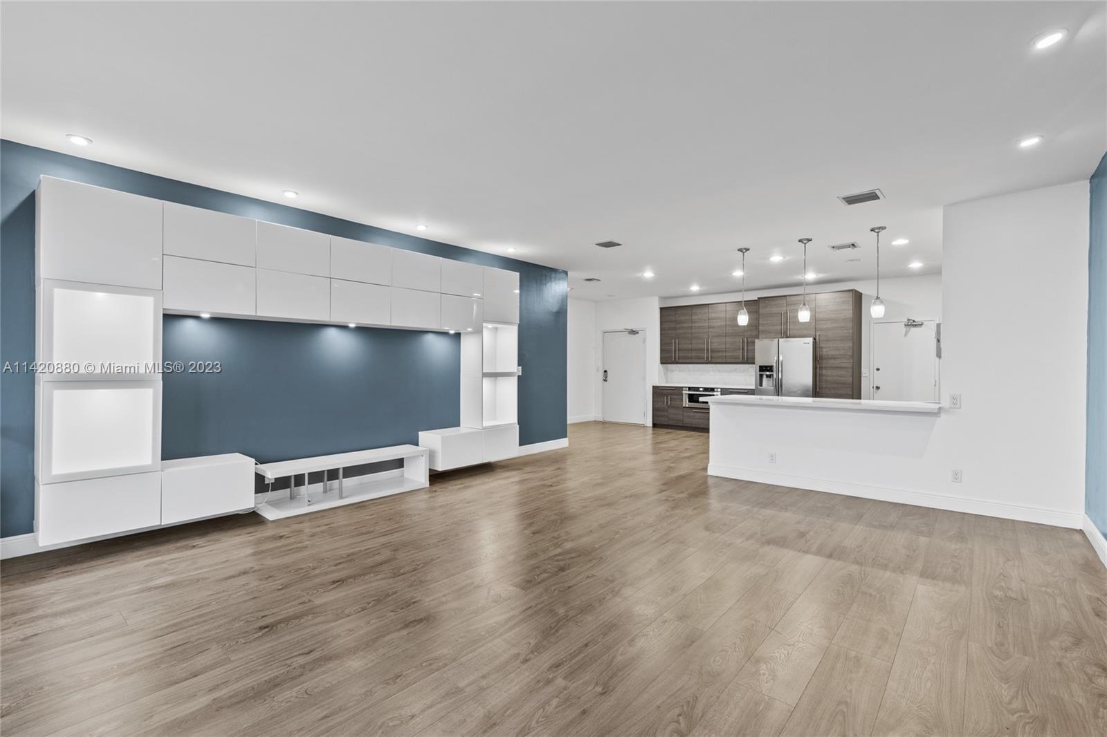 OCEAN CLUB CONDO - Residential Lease
