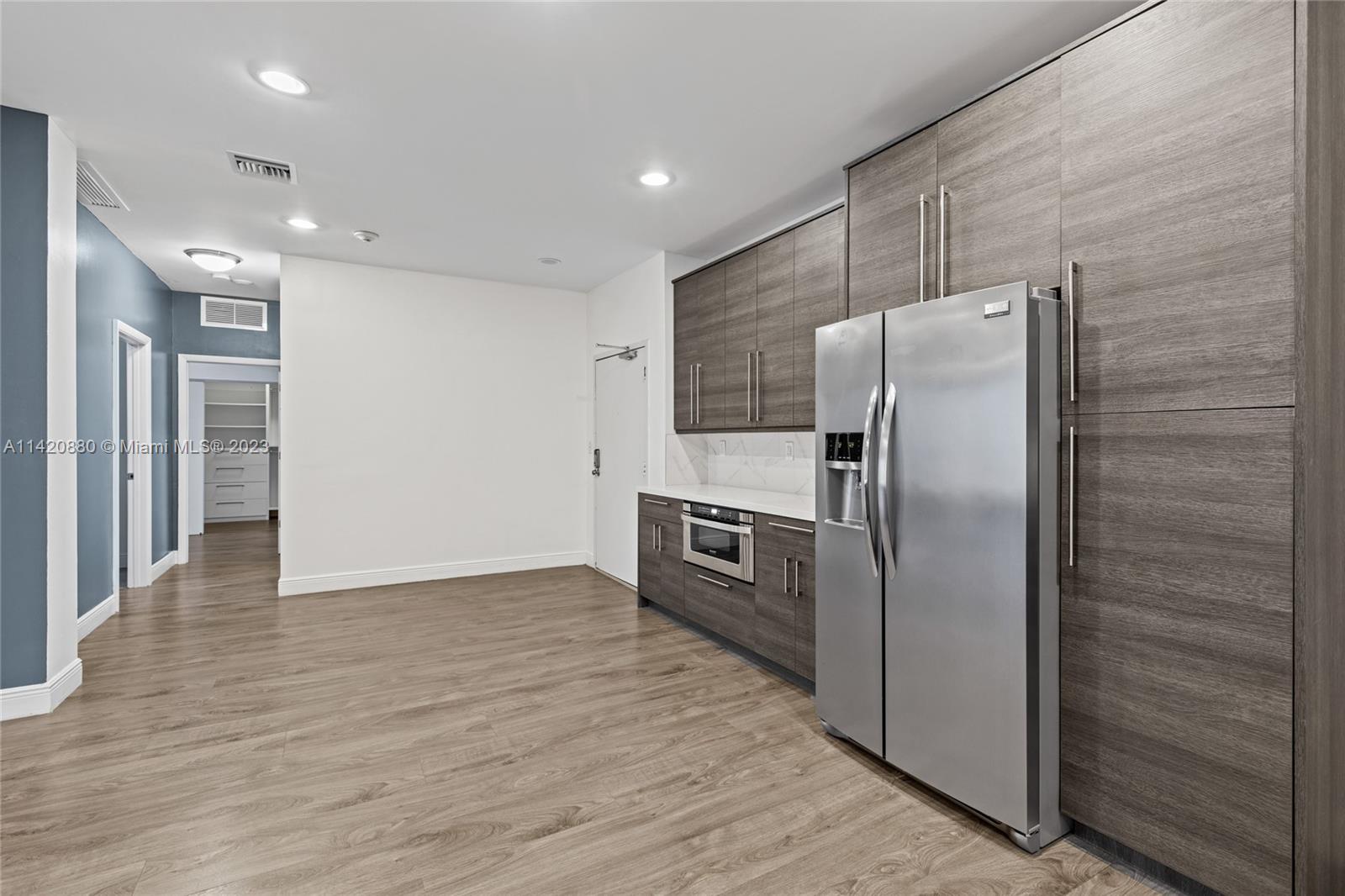 OCEAN CLUB CONDO - Residential Lease