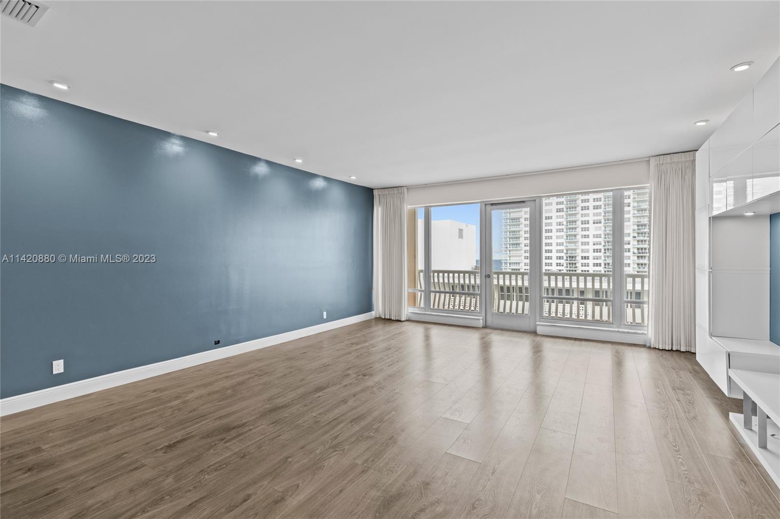 OCEAN CLUB CONDO - Residential Lease